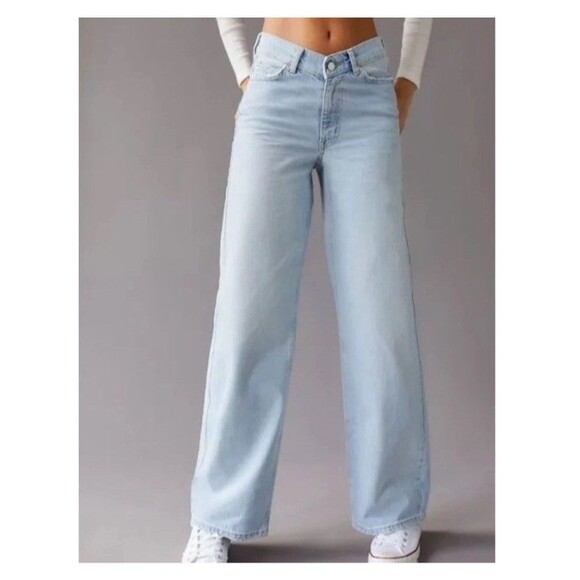 Urban Outfitters BDG Dipped V Flare Jeans Size 30 Light Wash Blue 100% Cotton - Picture 1 of 13
